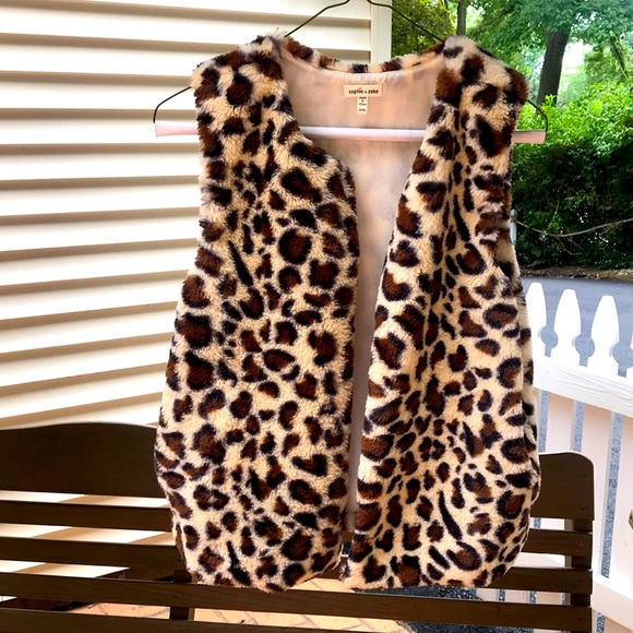 Sophia + Zelda Children’s leopard Vest. Size 16. - Picture 1 of 2